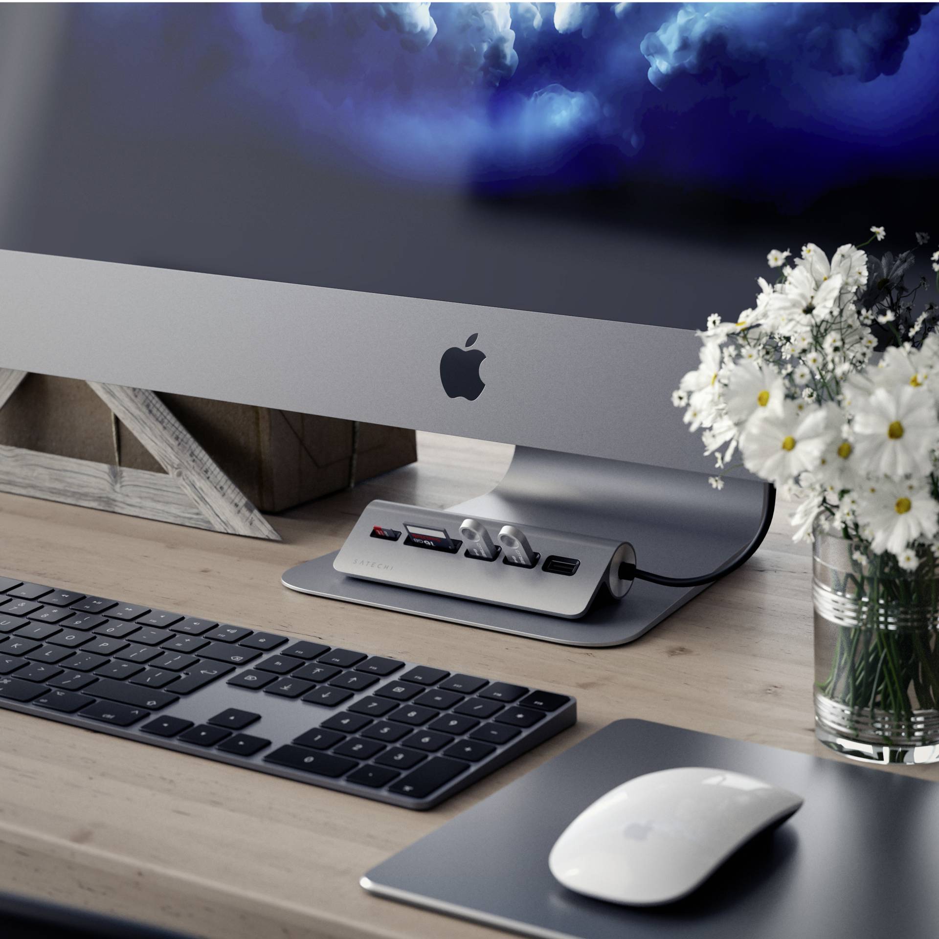 Satechi Type-C Aluminum USB Hub & Card Reader (5 in 1)