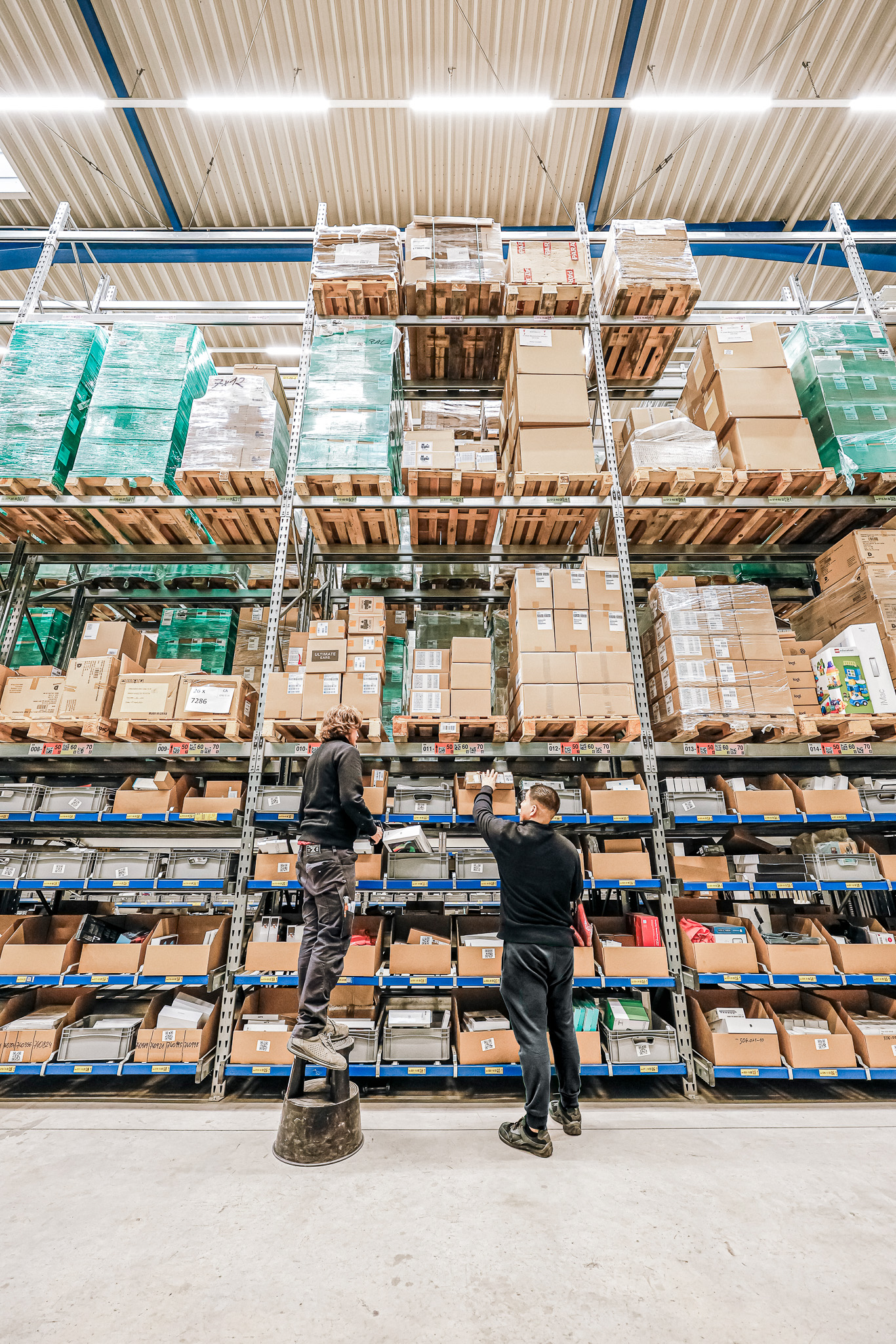 Lagerumgebung mit Versand- und Logistikbezug
