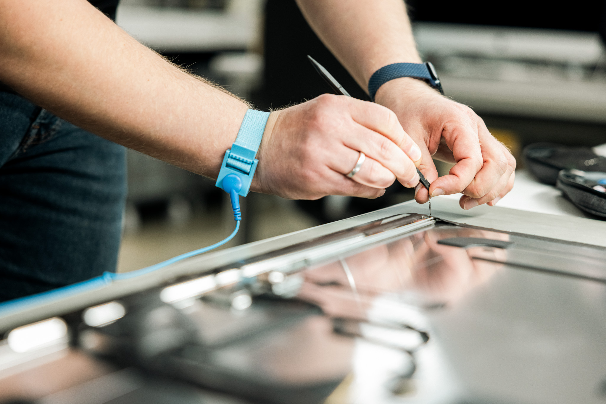 Displayreparatur eines iPhones in der COMSPOT Werkstatt